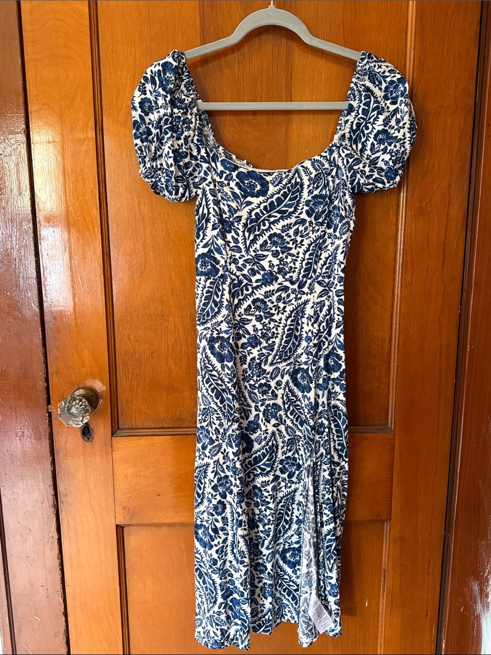 Francesca's Collections Blue and White Floral Puff-Sleeve Midi Dress